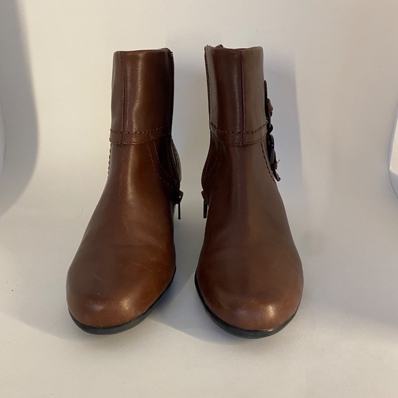 Clarks Leather Ankle Boots with Inseam Zipper - Size 7M - Picture 2 of 9